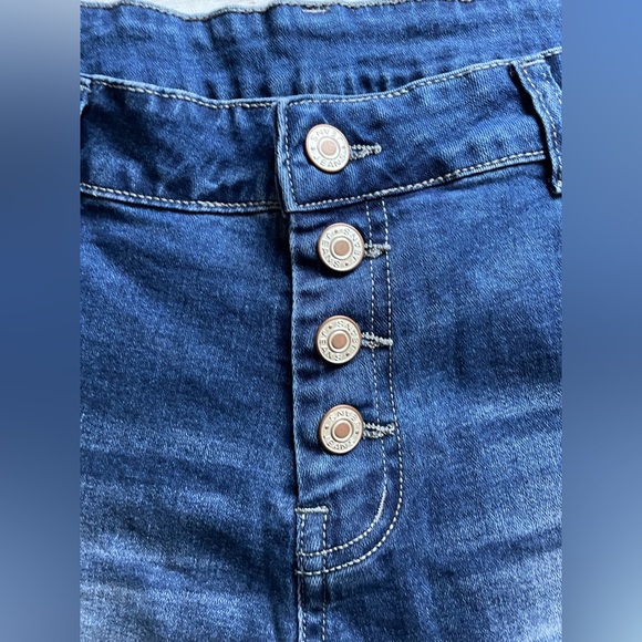 NWOT Angerella Women’s Mid Rise Ripped Jean Denim Shorts Stretchy X-Large XL - Picture 10 of 16